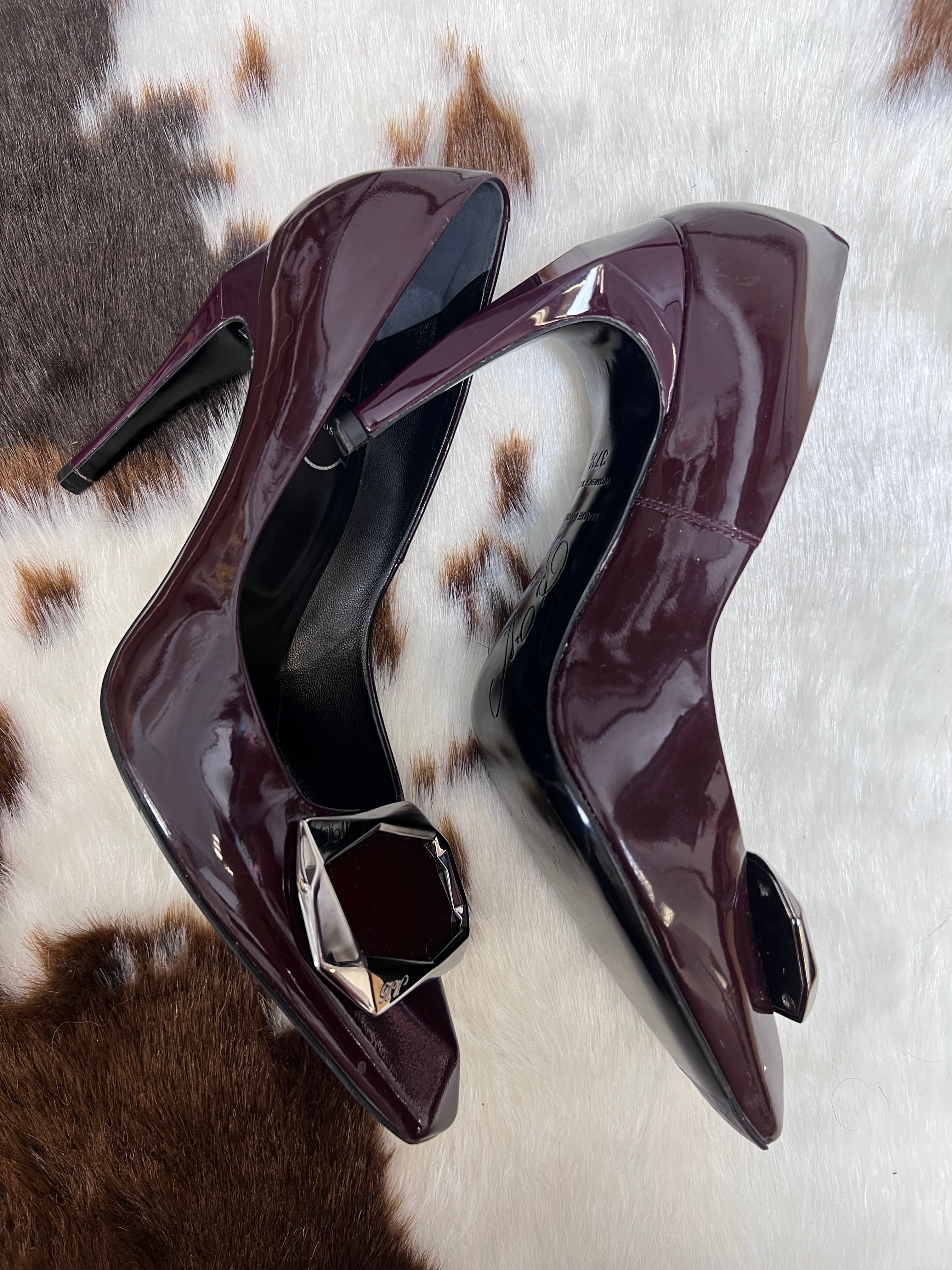 Roger Vivier Burgundy Patent Leather Square Toe Pumps EU37.5