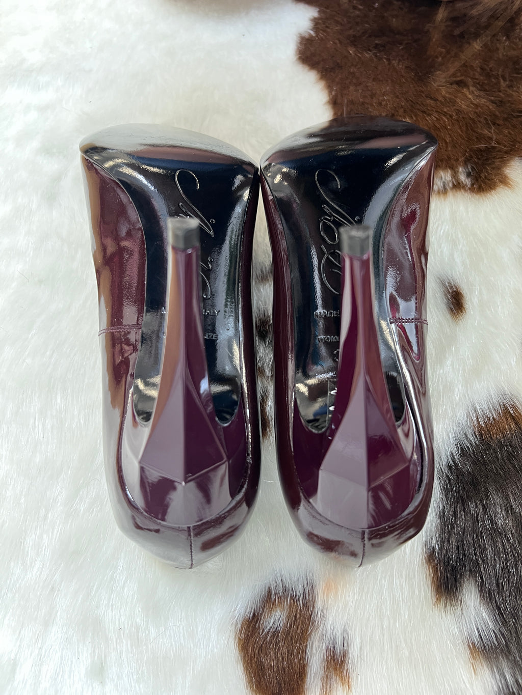 Roger Vivier Burgundy Patent Leather Square Toe Pumps EU37.5